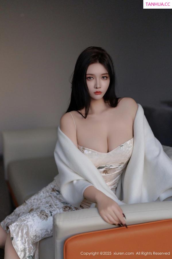 小娜比  [XiuRen]高清写真图 2025.02.18 No.9899 娜比 丝袜美腿第13张图片